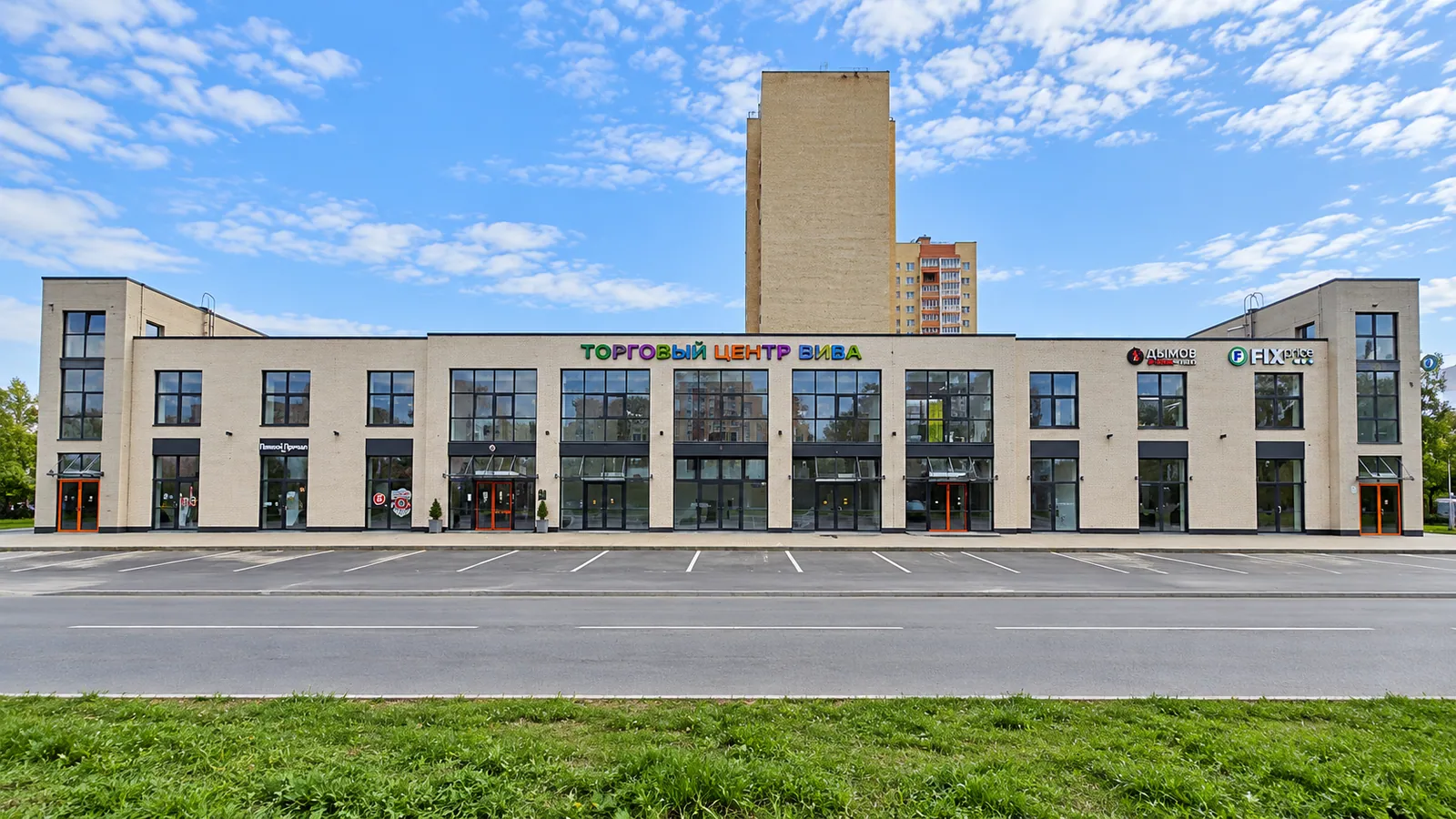 Главный фасад торгового центра Нива — ТЦ Нива, Ярославль
