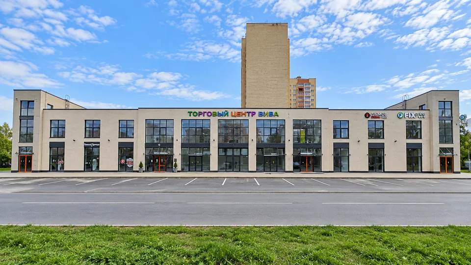 Главный фасад торгового центра Нива — ТЦ Нива, Ярославль